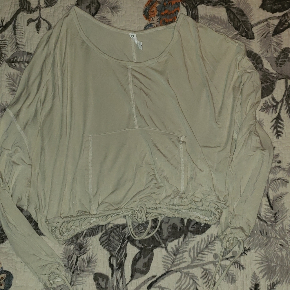 NWOT Glyder top